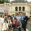 Grupo de Rosa delante del teatro de Karlovy Vary (Balneario de Carlos) nuestra 2a ciuda ms visitada despus de Praga el 15 de julio del 2016