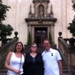 Con Blanca y Fernando, dos clientes muy simpticos que vinieron a Praga de Barcelona, delante de la iglesia del Nio Jess de Praga el 5 / 7 / 2014